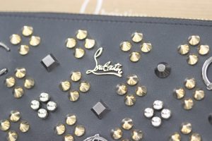 クリスチャン・ルブタン スタッズウォレット